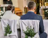 Para młoda w kościele. Czy mając ślub cywilny można przyjmować komunię św.? Pytanie nurtuje wiele par.