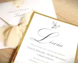 Eleganckie zaproszenie na chrzest święty dla Liwii. Złota ramka i gołąbek symbolizują uroczystość. Wzór jak wypisać zaproszenie na chrzest.