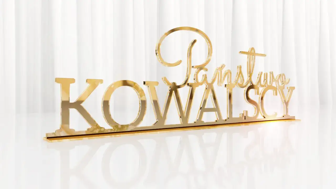 Złoty napis na stół państwa młodych: