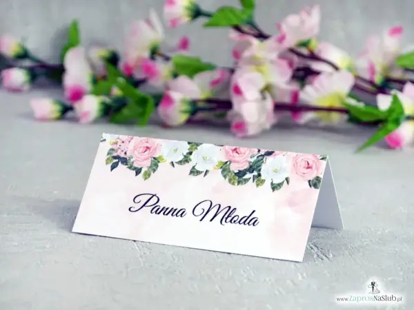Eleganckie winietki na stół weselny z motywem różowych i białych róż. Idealne do oznaczenia miejsca Panny Młodej.